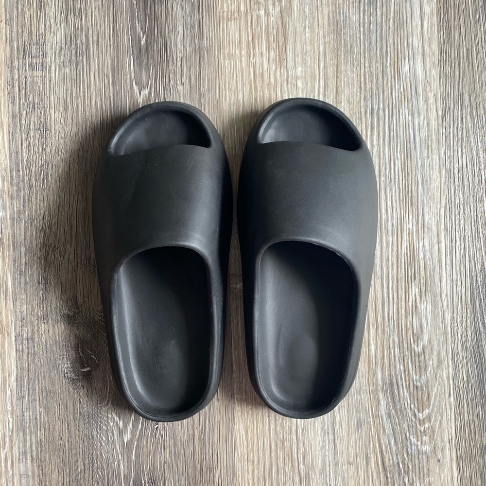 Knock off yeezy slides black